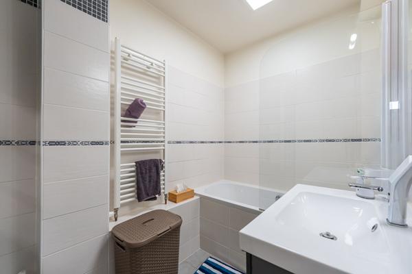 Dernier étage - 3 pièces en Parfait état avec terrasse