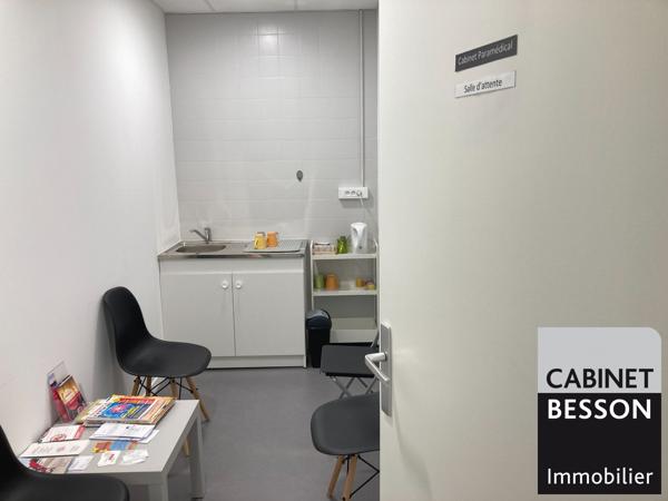 SASSENAGE, Avenue de Romans - Bureau à louer entièrement rénové - 11,20m² - 400€/mois CC *** Laurent ARDITO 06 89 11 99 67 ***