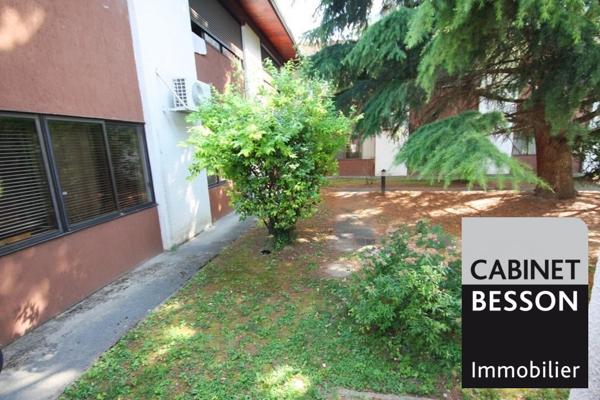SASSENAGE, Avenue de Romans - Bureau à louer entièrement rénové - 11,20m² - 400€/mois CC *** Laurent ARDITO 06 89 11 99 67 ***