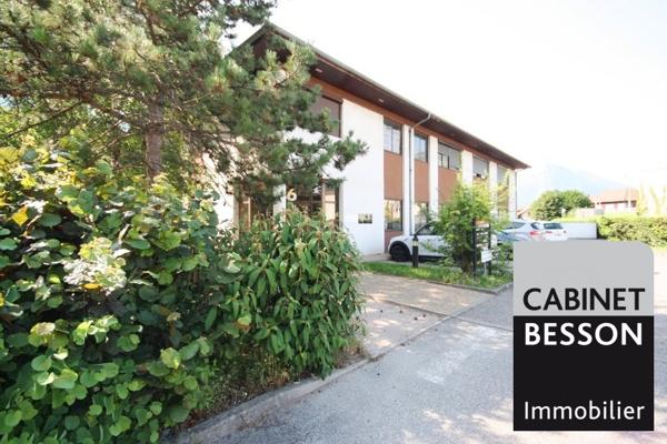 SASSENAGE, Avenue de Romans - Bureau à louer entièrement rénové - 11,20m² - 400€/mois CC *** Laurent ARDITO 06 89 11 99 67 ***