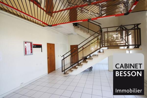 SASSENAGE, Avenue de Romans - Bureau à louer entièrement rénové - 11,20m² - 400€/mois CC *** Laurent ARDITO 06 89 11 99 67 ***