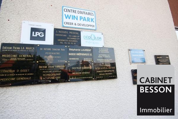 SASSENAGE, Avenue de Romans - Bureau à louer entièrement rénové - 11,20m² - 400€/mois CC *** Laurent ARDITO 06 89 11 99 67 ***