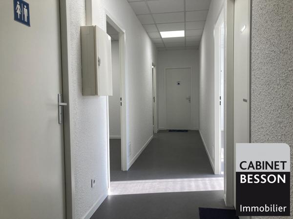 SASSENAGE, Avenue de Romans - Bureau à louer entièrement rénové - 11,20m² - 400€/mois CC *** Laurent ARDITO 06 89 11 99 67 ***