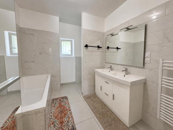 Maison en pierre rénovée avec plus d’un hectare de terrain