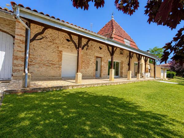 Maison en pierre rénovée avec plus d’un hectare de terrain