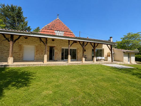 Maison en pierre rénovée avec plus d’un hectare de terrain
