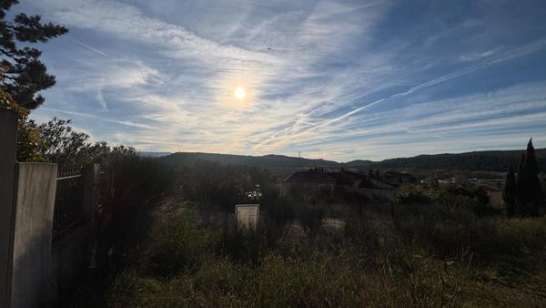 Terrain constructible 1 133 m² à Meyreuil avec vue dominante plein sud et libre constructeur