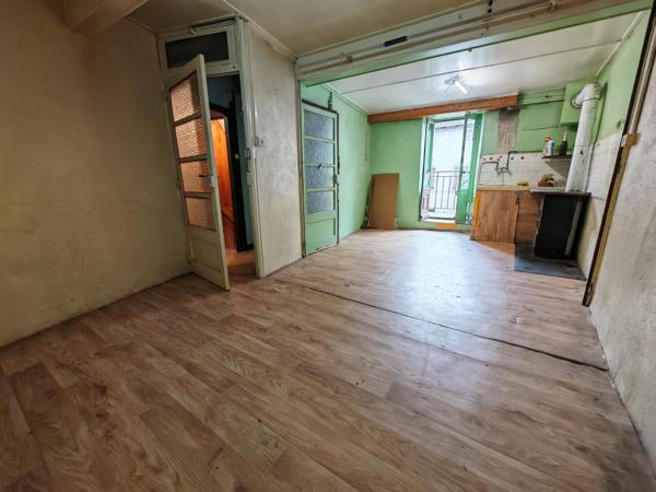 MAISON DE VILLAGE  – VERNOUX CENTRE (104 m² + garage + cave)