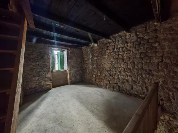 MAISON DE VILLAGE  – VERNOUX CENTRE (104 m² + garage + cave)