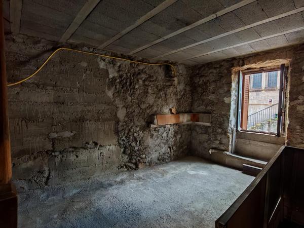 MAISON DE VILLAGE  – VERNOUX CENTRE (104 m² + garage + cave)