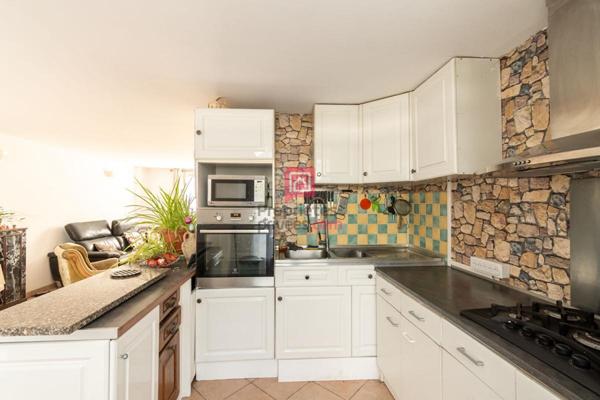 MAISON DE VILLE A VENDRE SUR OTHIS (77280)  90 m2 + VERANDA ET JARDIN