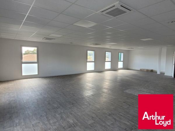 SAINT JEAN DE LUZ - Bureau neuf 114 m² - A LOUER – Zone tertiaire avec vue dégagée et excellente accessibilité