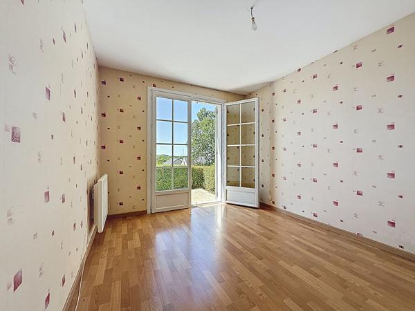 Maison offrant un beau potentiel avec vue dégagée, idéalement située à Chalonnes-sur-Loire, à proximité de la gare.