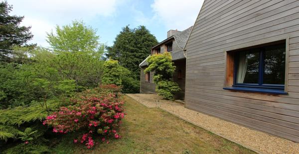 A vendre, une propriété avec hectares sur QUIMPER.