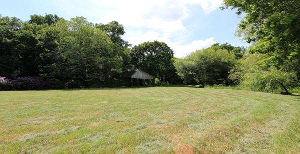 A vendre, une propriété avec hectares sur QUIMPER.