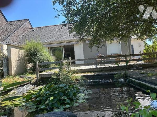 Maison construite en 1983 sur un terrain clos de 705 m² offrant une surface habitable de 75 m²....