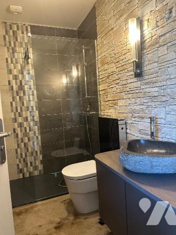 Maison construite en 1983 sur un terrain clos de 705 m² offrant une surface habitable de 75 m²....