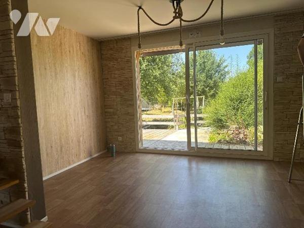 Maison construite en 1983 sur un terrain clos de 705 m² offrant une surface habitable de 75 m²....