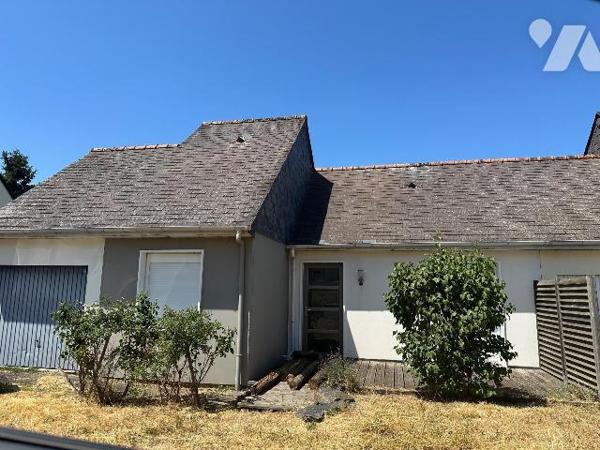 Maison construite en 1983 sur un terrain clos de 705 m² offrant une surface habitable de 75 m²....