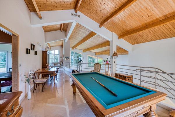 Villa surplombant la Charente à Chateaubernard