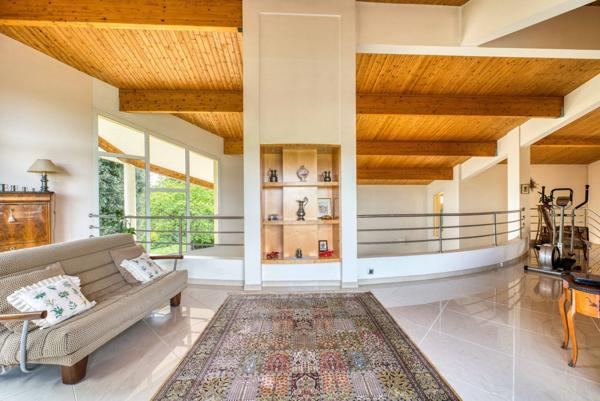 Villa surplombant la Charente à Chateaubernard