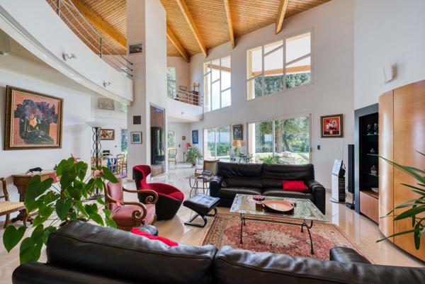 Villa surplombant la Charente à Chateaubernard