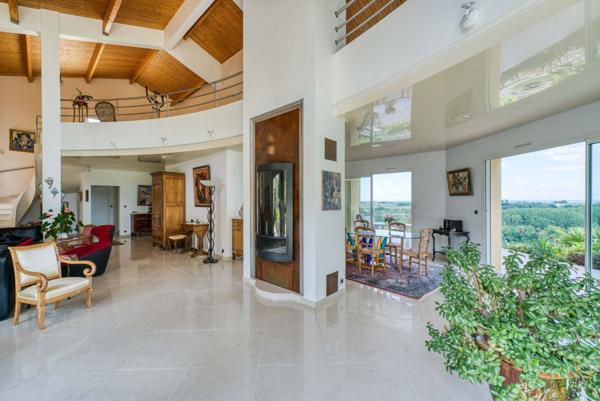 Villa surplombant la Charente à Chateaubernard