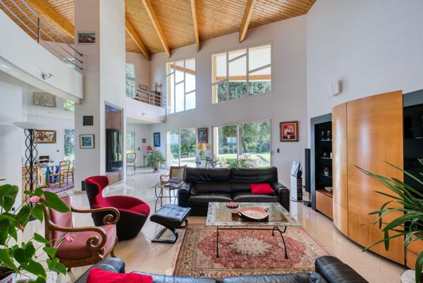 Villa surplombant la Charente à Chateaubernard