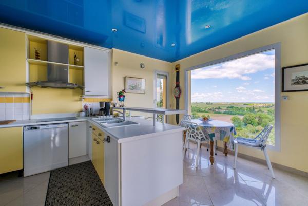 Villa surplombant la Charente à Chateaubernard