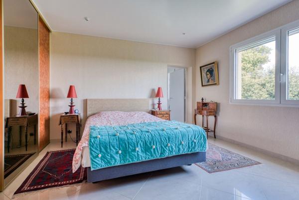 Villa surplombant la Charente à Chateaubernard