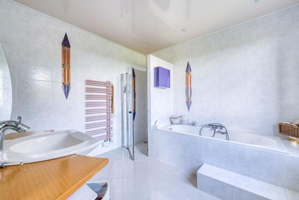 Villa surplombant la Charente à Chateaubernard