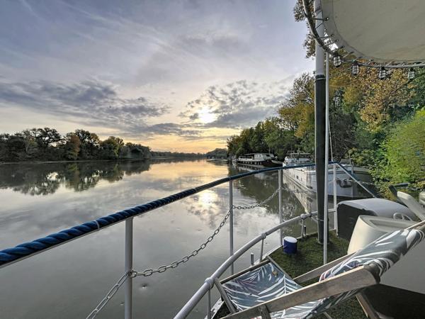 Péniche habitation - île de la Barthelasse - Avignon