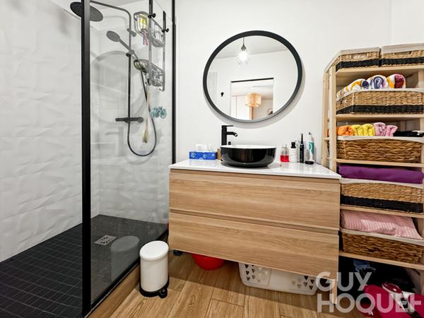 Terrasse - Parking - Calme absolu - Vue verdoyante.