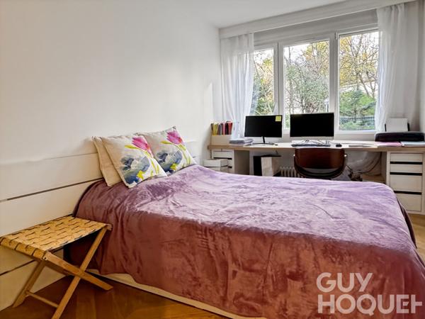 Terrasse - Parking - Calme absolu - Vue verdoyante.