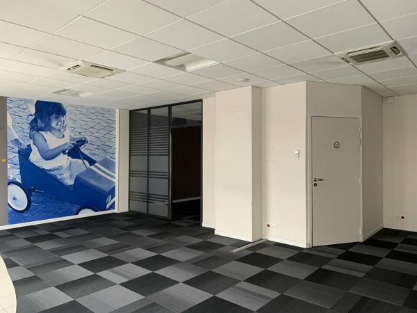 SAINT PIERRE DES CORPS BUREAUX A VENDRE 70 M² AXE TRAVERSANT ET PARKINGS