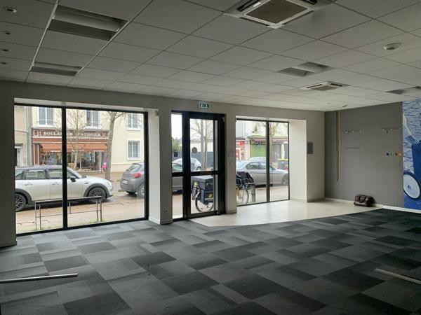 SAINT PIERRE DES CORPS BUREAUX A VENDRE 70 M² AXE TRAVERSANT ET PARKINGS
