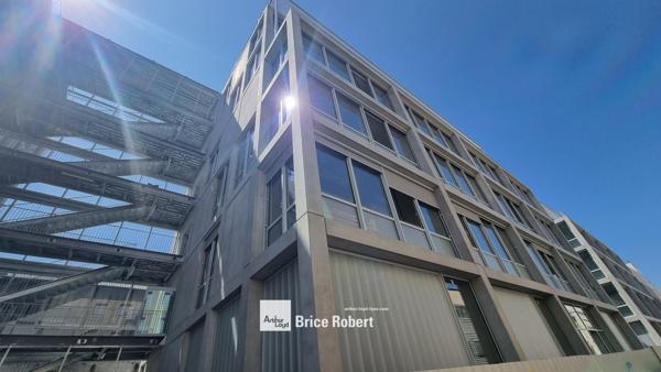 Bureaux neufs à louer à Villeurbanne avec accès métro et parkings