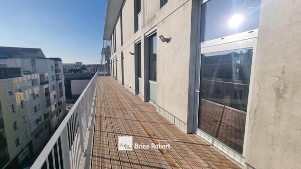 Bureaux neufs à louer à Villeurbanne avec accès métro et parkings