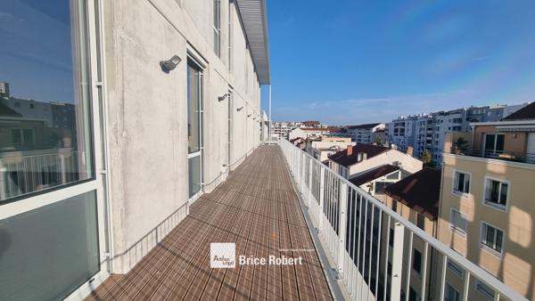 Bureaux neufs à louer à Villeurbanne avec accès métro et parkings
