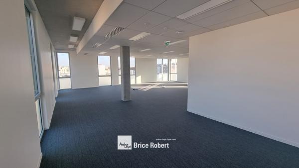 Bureaux neufs à louer à Villeurbanne avec accès métro et parkings