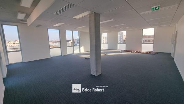 Bureaux neufs à louer à Villeurbanne avec accès métro et parkings