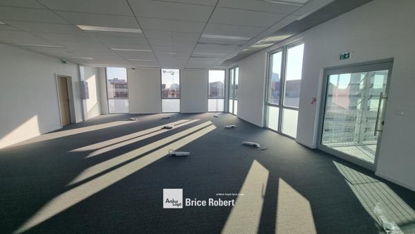 Bureaux neufs à louer à Villeurbanne avec accès métro et parkings