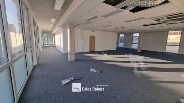 Bureaux neufs à louer à Villeurbanne avec accès métro et parkings