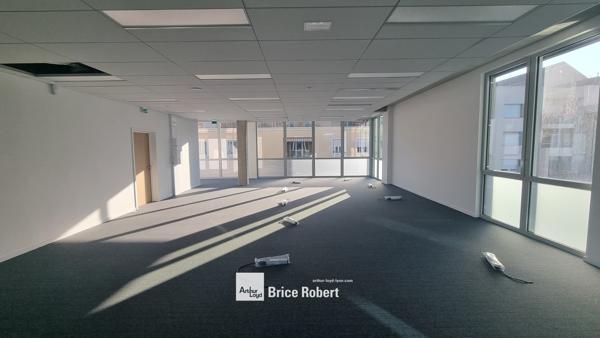 Bureaux neufs à louer à Villeurbanne avec accès métro et parkings
