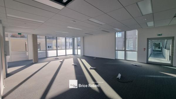 Bureaux neufs à louer à Villeurbanne avec accès métro et parkings