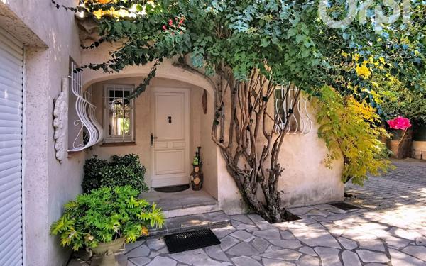 Maison à vendre    6 pièces •  Toulon