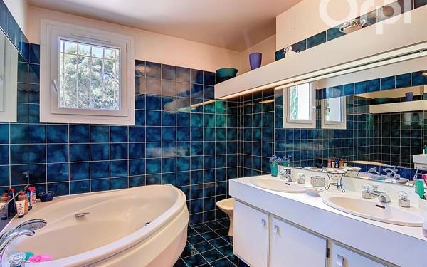 Maison à vendre    6 pièces •  Toulon