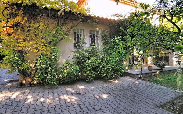 Maison à vendre    6 pièces •  Toulon