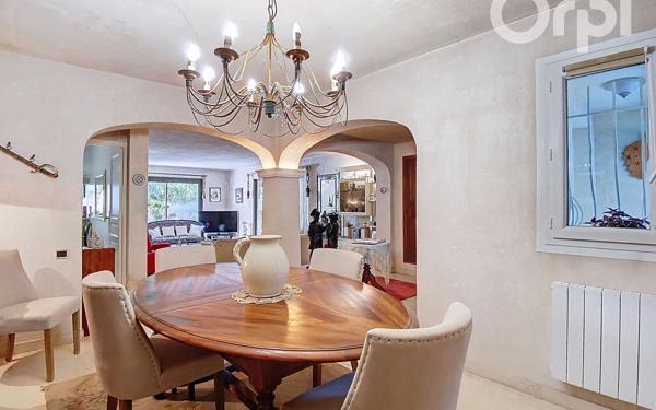 Maison à vendre    6 pièces •  Toulon