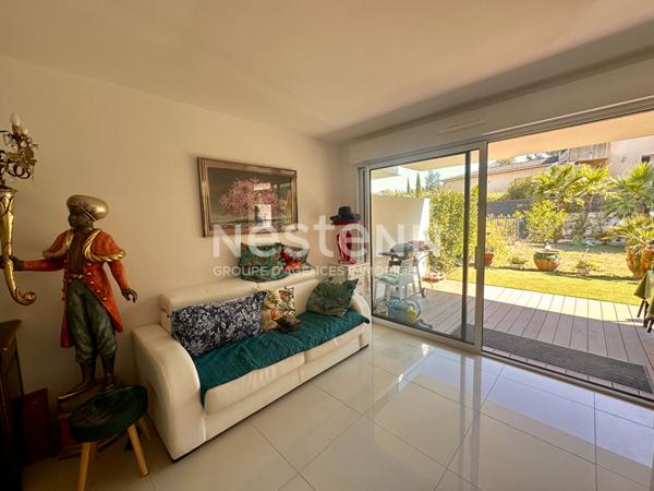 À vendre : Appartement contemporain 2 pièces en rez de jardin à Saint-Raphaël